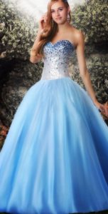 What prom dress styles are hot?