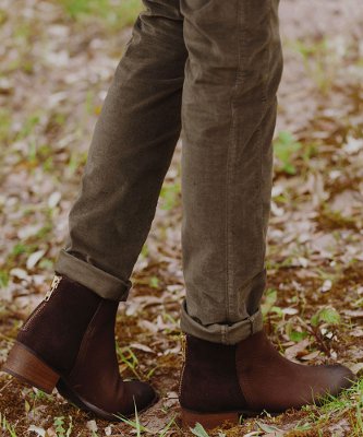 How can I wear chocolate brown boots?