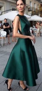 What color shoes should I wear with an emerald green dress?