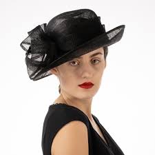 What style of hat goes with a cocktail dress?