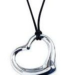 Can I wear a heart necklace with different tops?