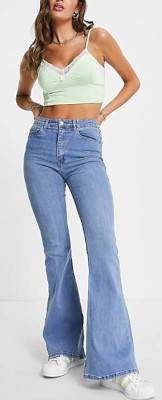 What Jeggings or jeans would be slimming for a curvy figure?