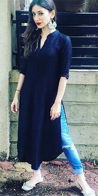 Should I wear black or blue jeans with a black kurti?