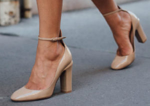 Can I wear nude slingback shoes with nude color stockings?