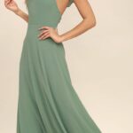 What style & shoe color to wear with a green dress?