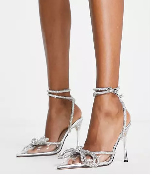 What style & color of shoes should I wear with a silver dress?