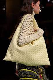 The hottest handbag trends for S/S 2024!