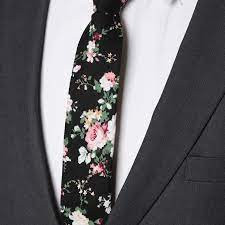 What color tie should I wear with a black suit & pink shirt?