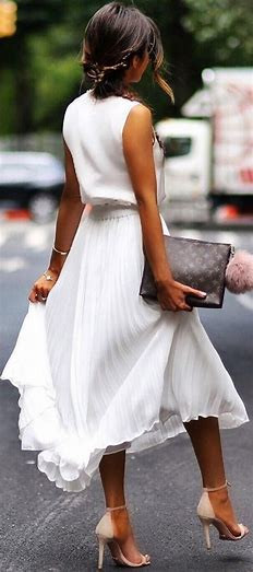 What color shoes & accessories look best with white outfits?