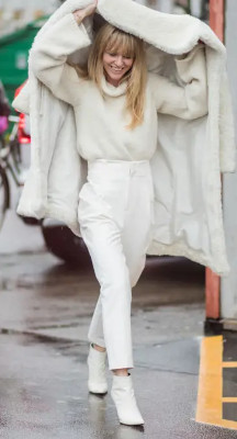 Is it OK to wear white clothing in the fall?
