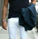 Can I combine a navy t-shirt & white jeans with brown shoes?